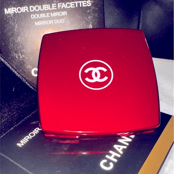 NIB CHANEL- DOUBLE MIRROR- DEEP RED- WITH VELVET POUCH - Picture 3 of 4